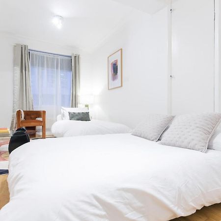Perfectly Located 1 Bed Apartment Above Tube Station Londyn Zewnętrze zdjęcie