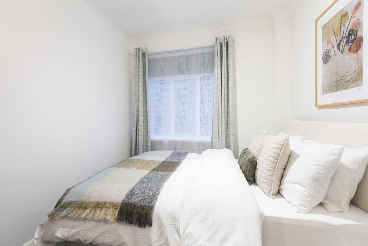 Perfectly Located 1 Bed Apartment Above Tube Station Londyn Zewnętrze zdjęcie