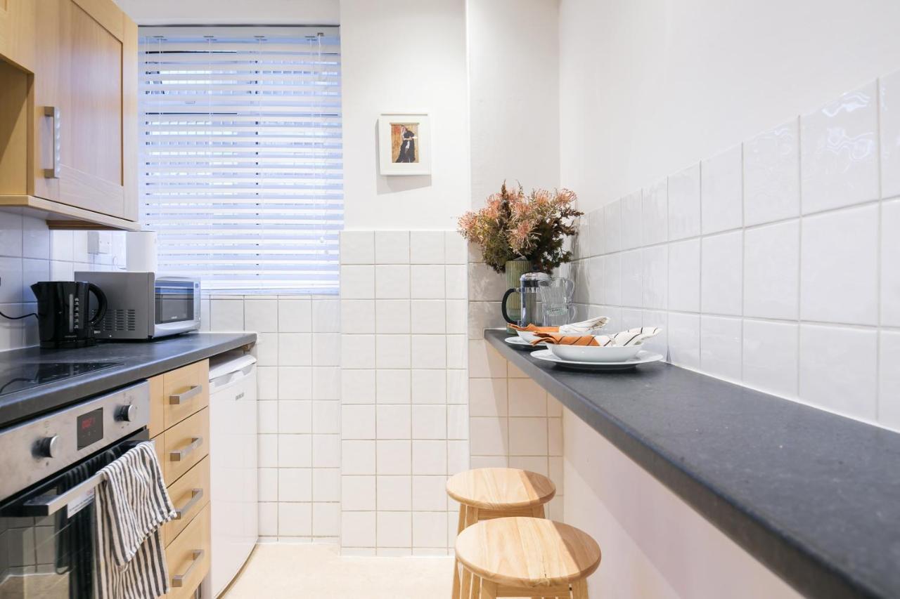 Perfectly Located 1 Bed Apartment Above Tube Station Londyn Zewnętrze zdjęcie