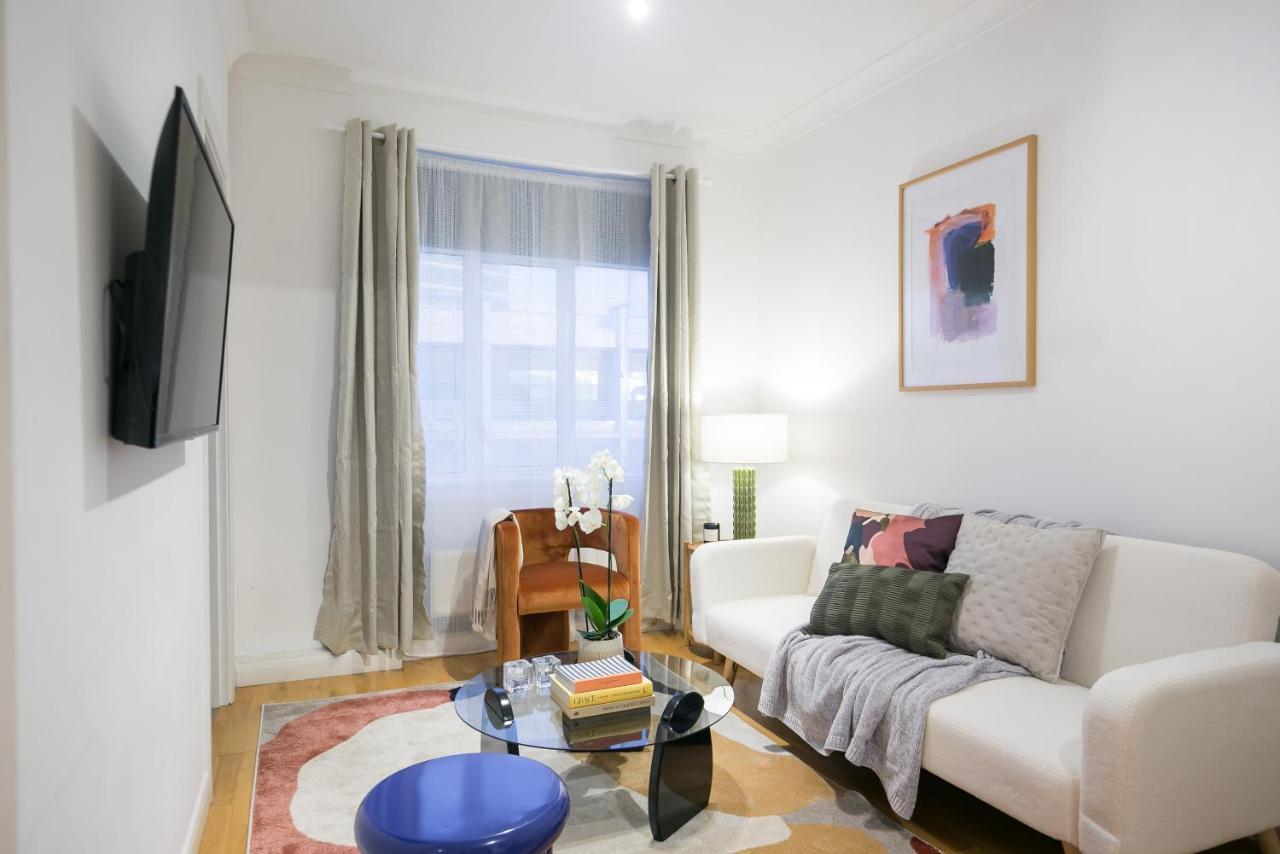 Perfectly Located 1 Bed Apartment Above Tube Station Londyn Zewnętrze zdjęcie