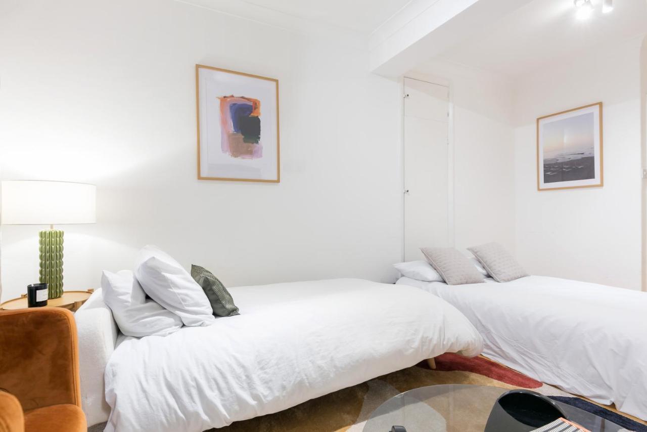 Perfectly Located 1 Bed Apartment Above Tube Station Londyn Zewnętrze zdjęcie