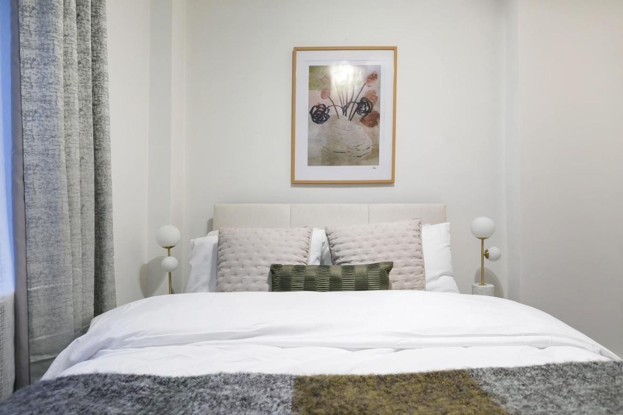 Perfectly Located 1 Bed Apartment Above Tube Station Londyn Zewnętrze zdjęcie